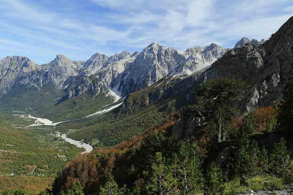 албания