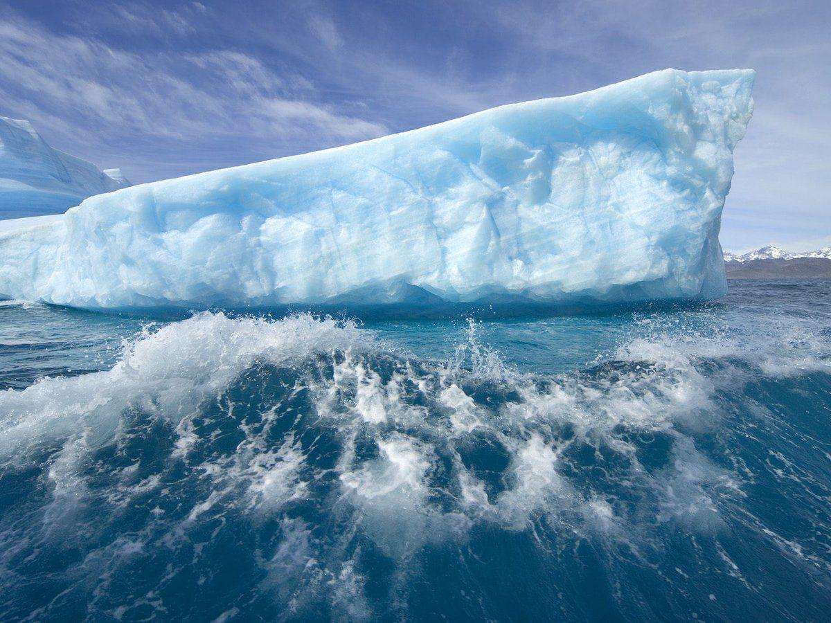 Айсберг в Ледовитом океане